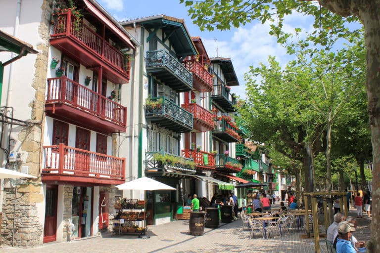 Hondarribia el pueblo medieval de colores del País Vasco