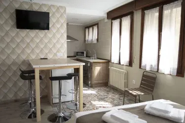 Apartamentos Turísticos y Habitaciones Tres Puentes Anguiano