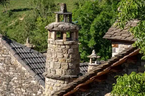 Los espantabrujas, un método ancestral para proteger las chimeneas en el Alto Aragón