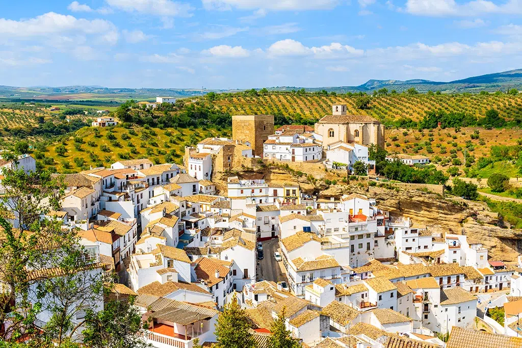 La torre del Homenaje domina Setenil de las Bodegas desde las alturas.