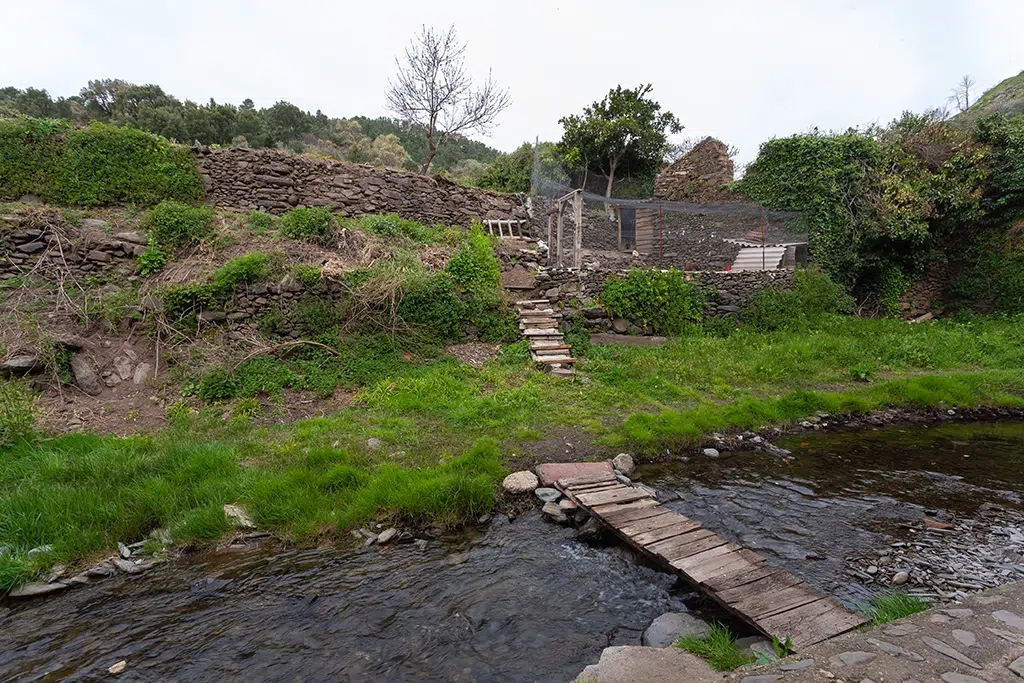 El río Árrago a las afueras de Robledillo de Gata.