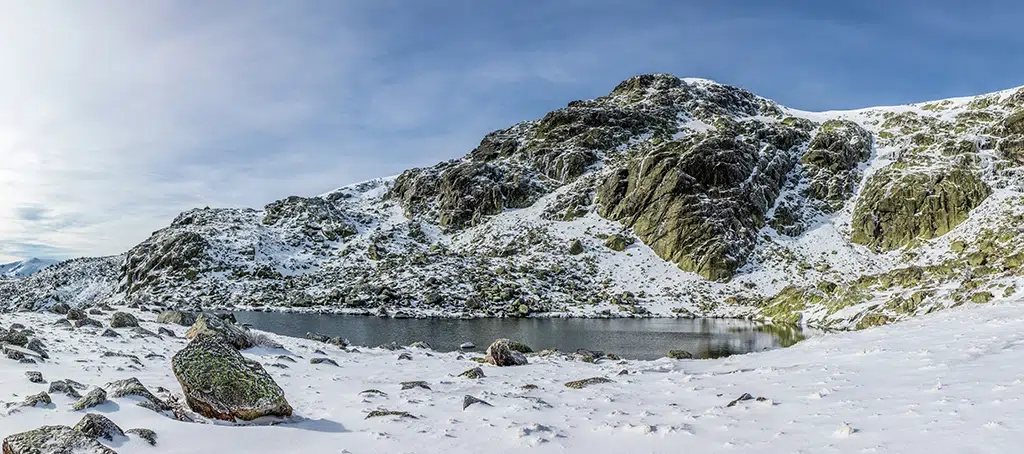 Laguna grande de Peñalara en la Sierra Norte de Madrid