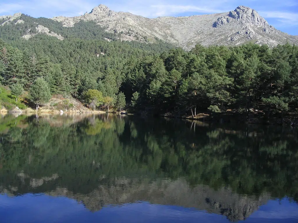 Embalse en el río Samburiel en el Valle de la Barranca