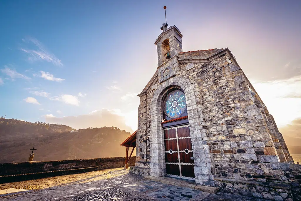 Fachada de la ermita de San Juan de Gaztelugatxe.