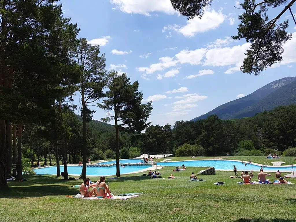 Las piscinas naturales de Las Berceas, en Cercedilla.