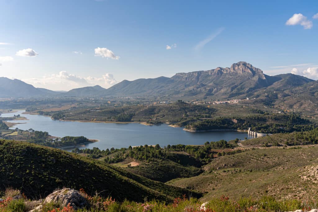 Vistas de Beniarres y Benicadell durante la ruta