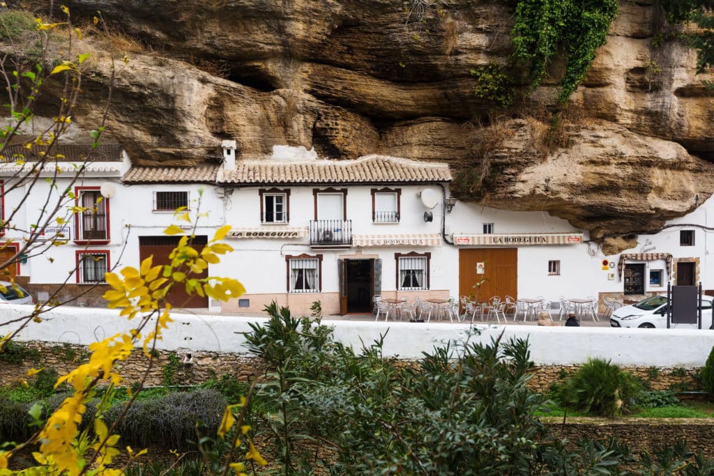 Destinos que visitar en abril: Setenil de las Bodegas