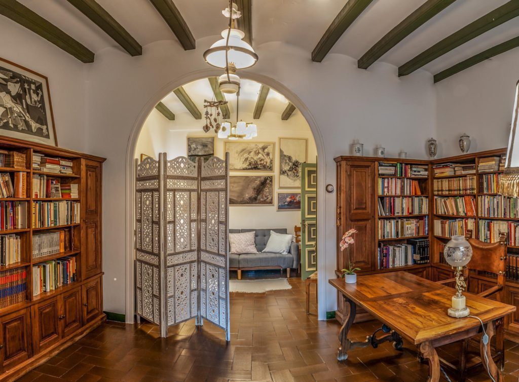 Casas con biblioteca: Cal Viladot