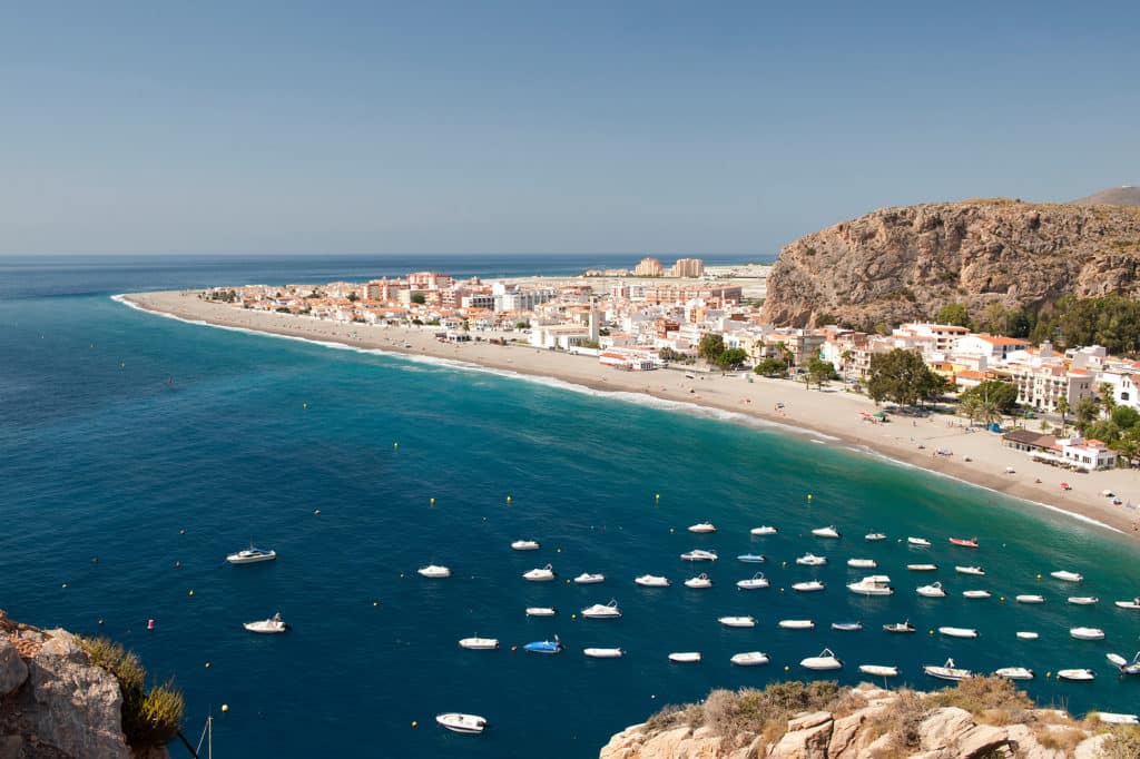 Calahonda, uno de los pueblos de Granada con playa