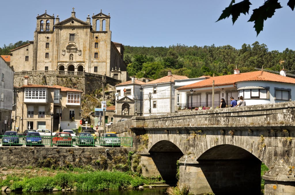 Iglesia y Puente de Padrón