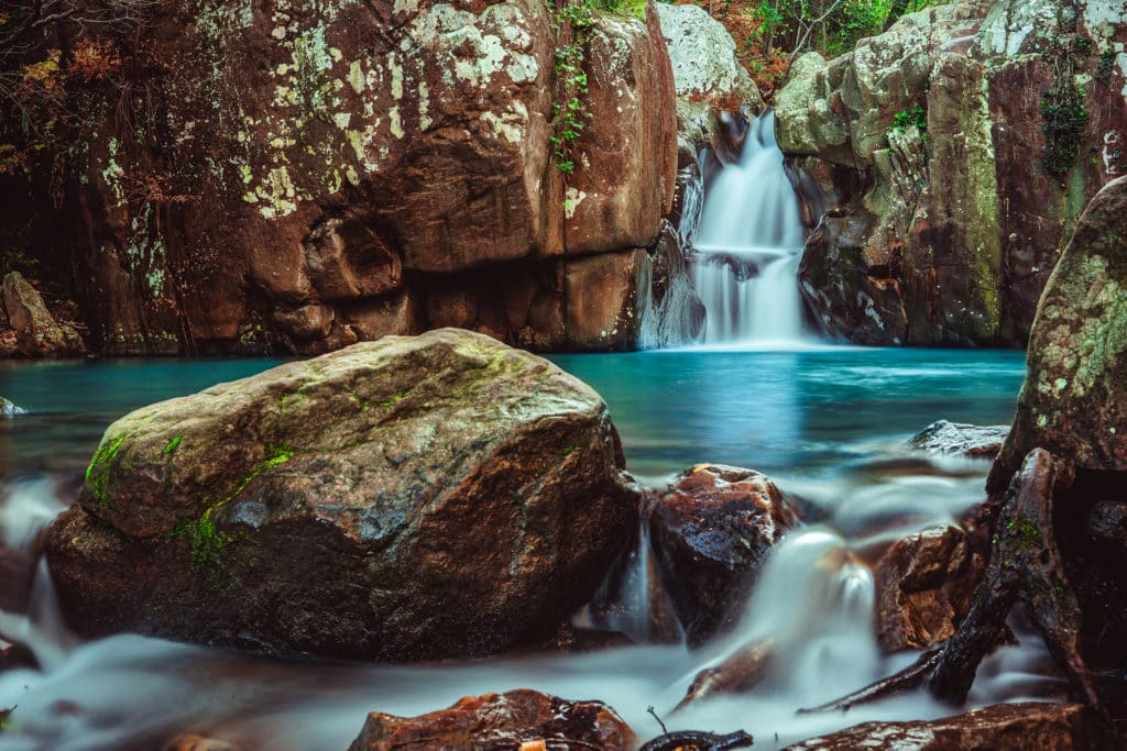 Cascada en la Ruta del río de la Miel.