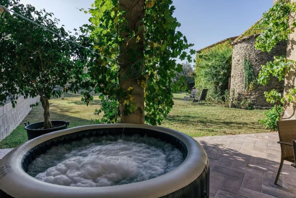 Jacuzzi en Casa Rural L'Heura y Olivera