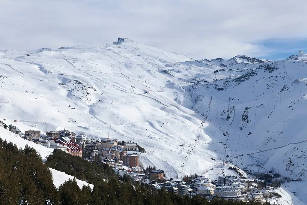 Panorámica de la estación de esquí de Sierra Nevada (Granada).