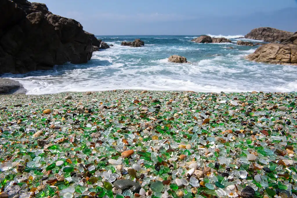 De basurero a paraíso: Playa cristales, en Laxe (A Coruña)