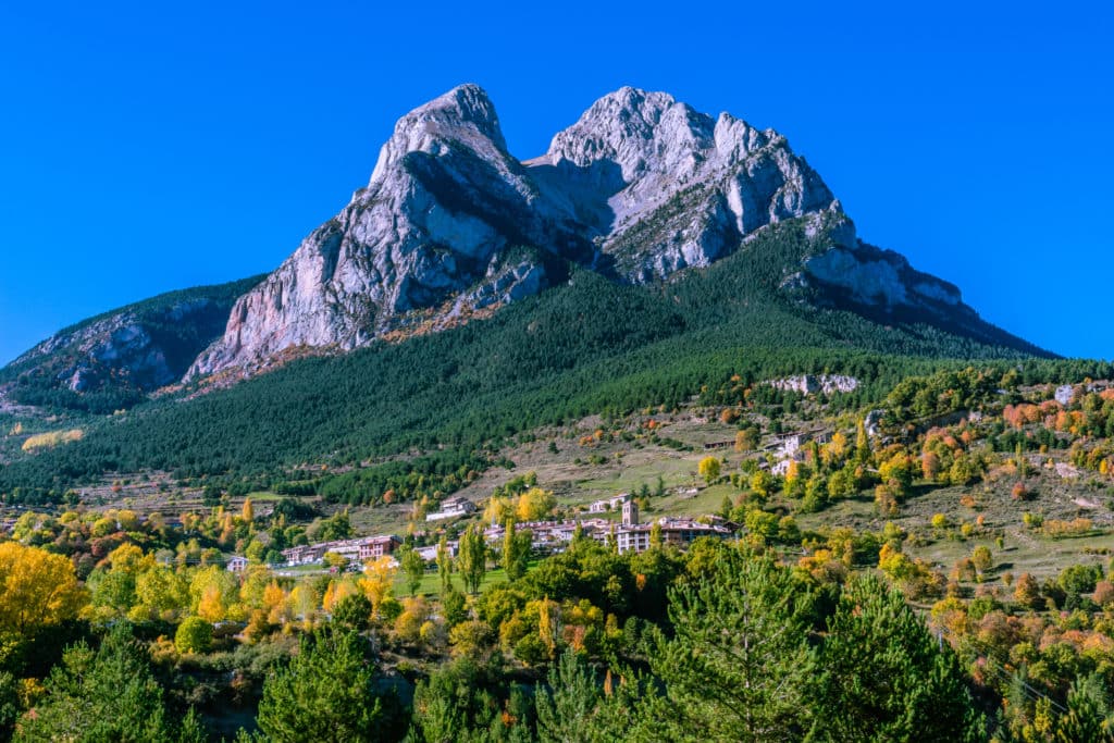 Pedraforca, destino sostenible en Cataluña que parece Pandora