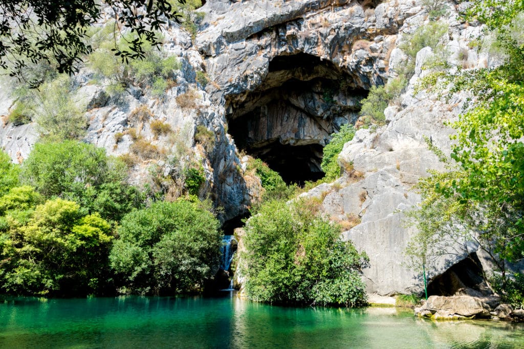 Charco frío y cueva del gato