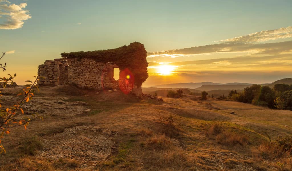 Pueblo abandonado de La Mussara al atardecer. Por Daniel