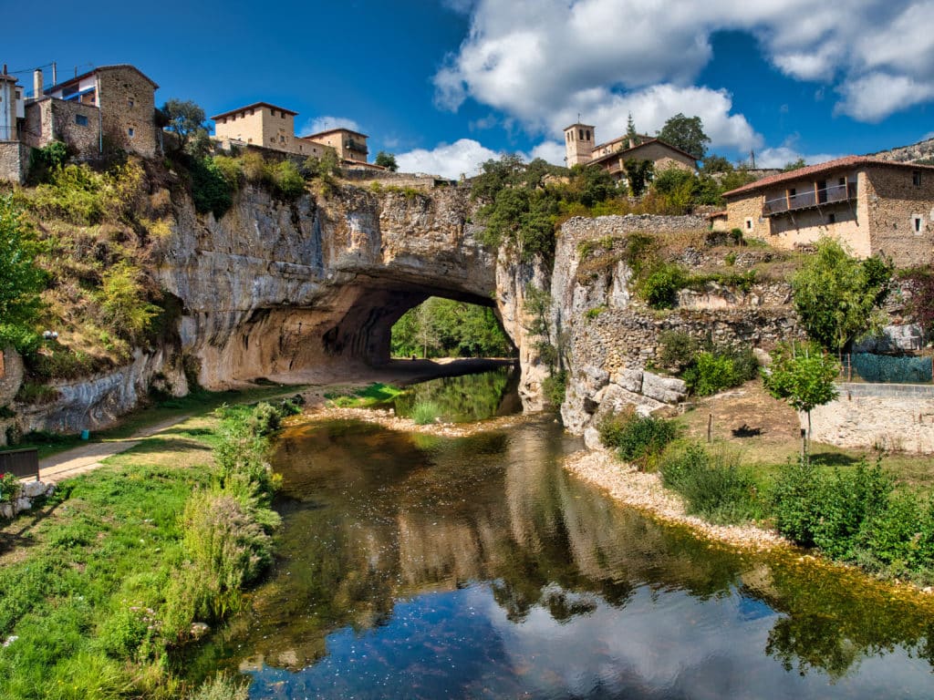 Pueblos de piedra: Puentedey