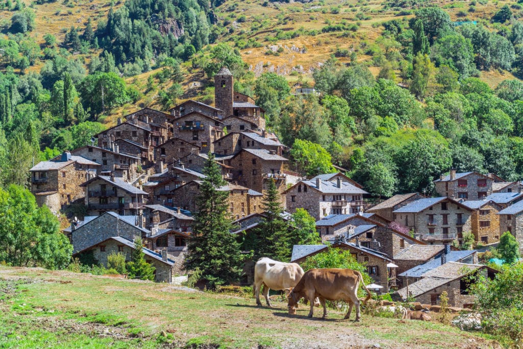 Pueblos aislados en España: Os de Civís