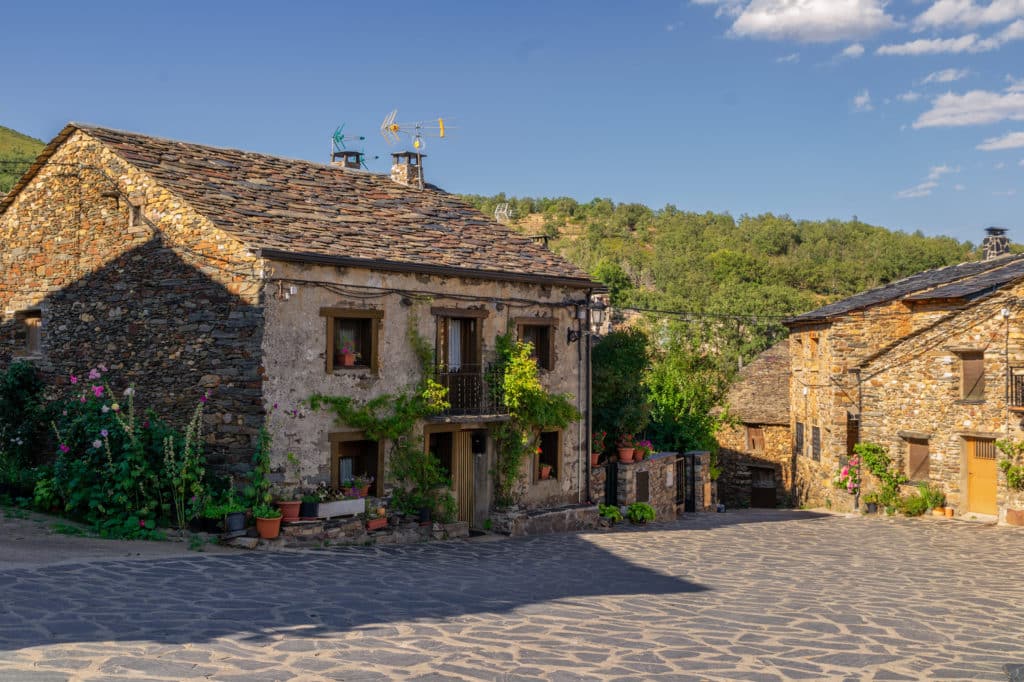 Ruta por los Pueblos Negros de Guadalajara