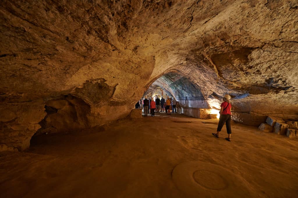 Ermita de San Bernabé en Ojo Guareña, una de las cuevas más grandes de España