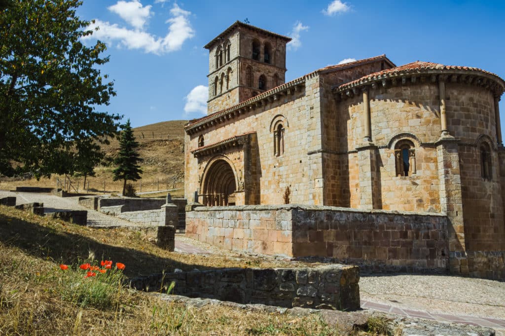 Colegiata de San Pedro en Cervatos, joyas del románico español