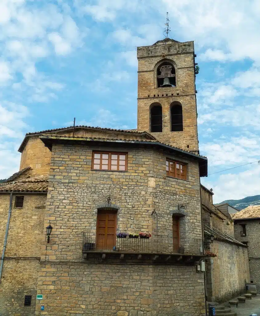 La colegiata de San Pedro, en Boltaña.