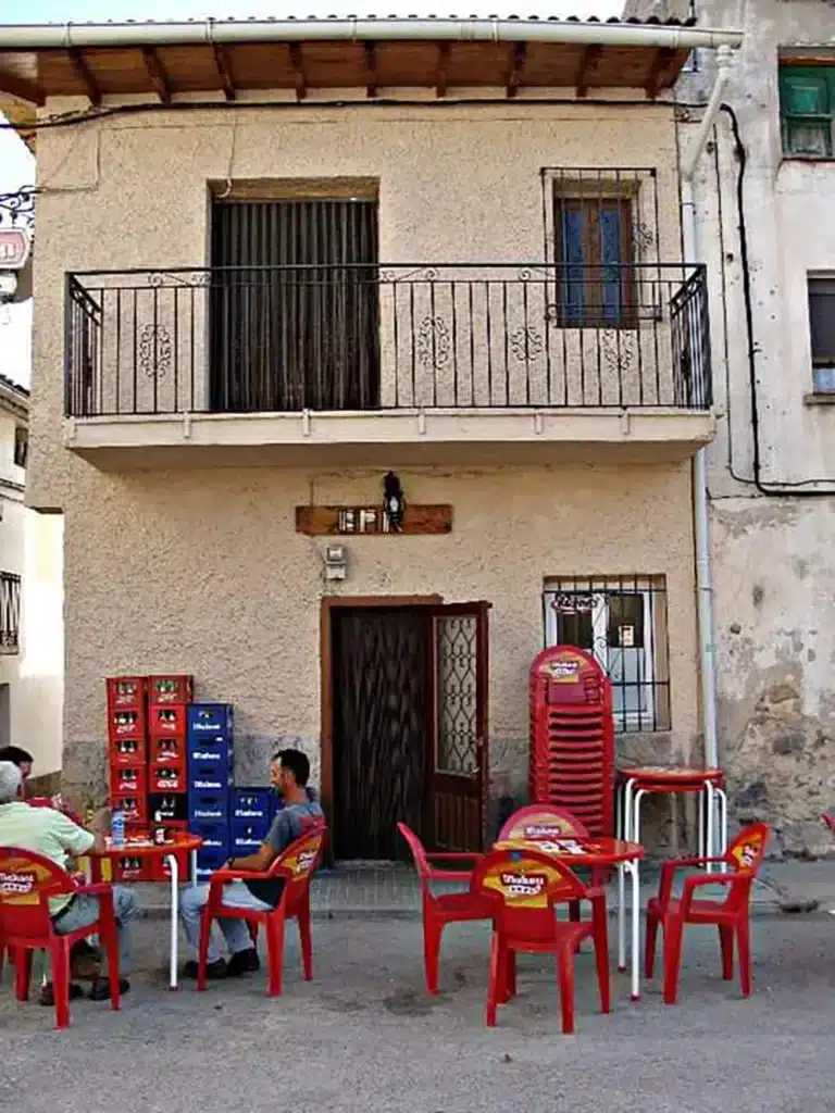 Bar de la Plaza Mayor de Peralejos de las Truchas