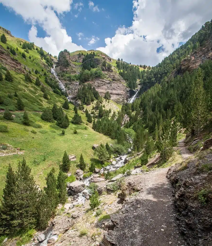 Ruta de Las Tres Cascadas de Cerler, en el Pirineo aragonés.