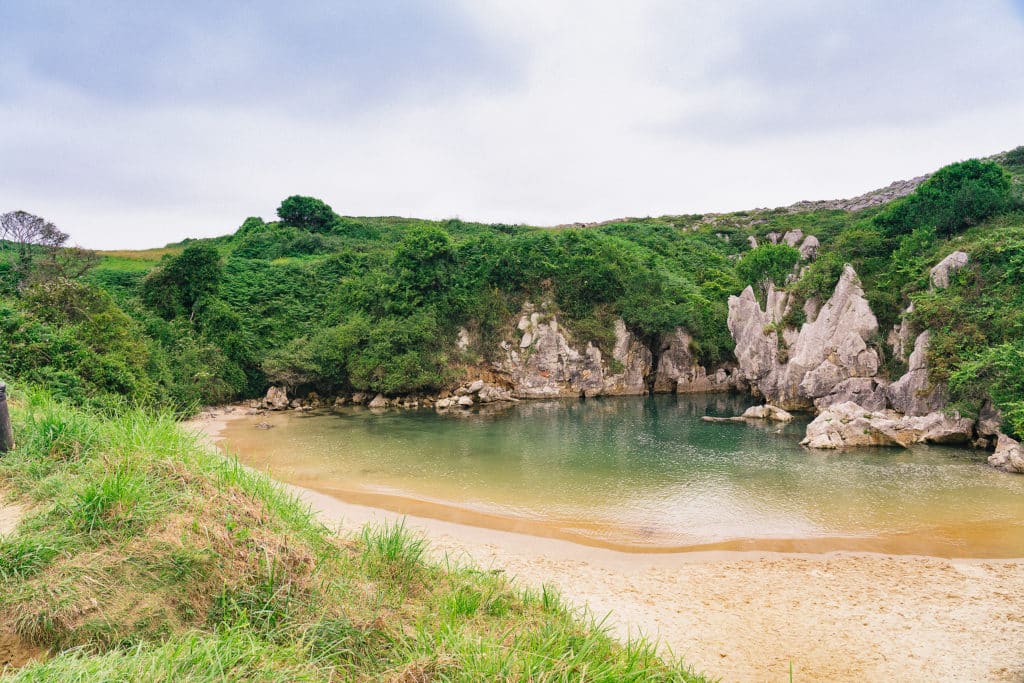  Gulpiyuri, una de las playas sin salida al mar