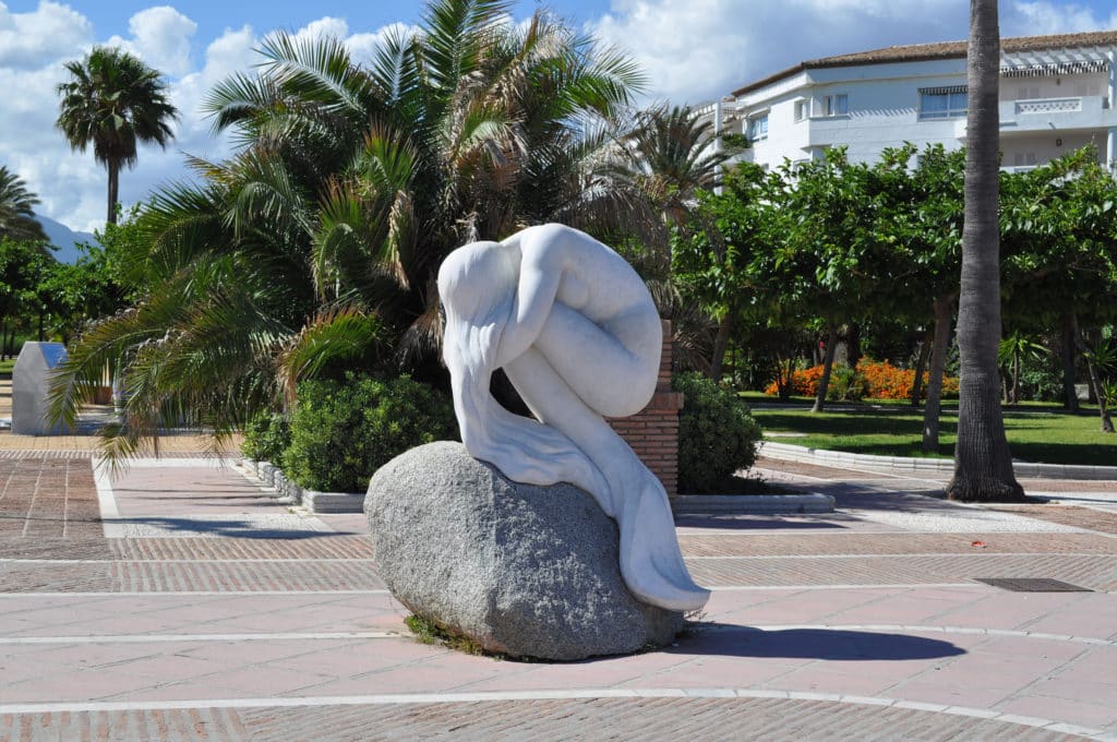 Sirenas en España: La sirenita de Puerto Banús