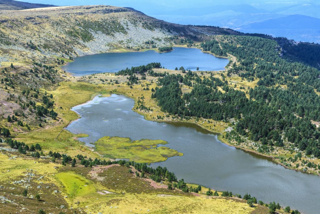 Lagunas Negra y Larga en el Parque Natural de las Lagunas de Neila, Burgos (España)