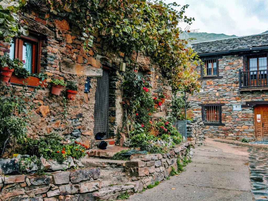 Pueblos de arquitectura negra de Guadalajara