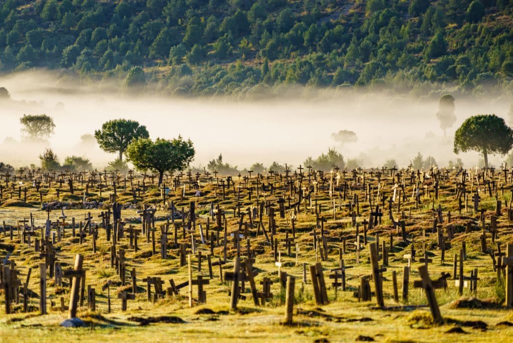 Sad Hill: el cementerio de tumbas vacías que hay en Burgos - EscapadaRural