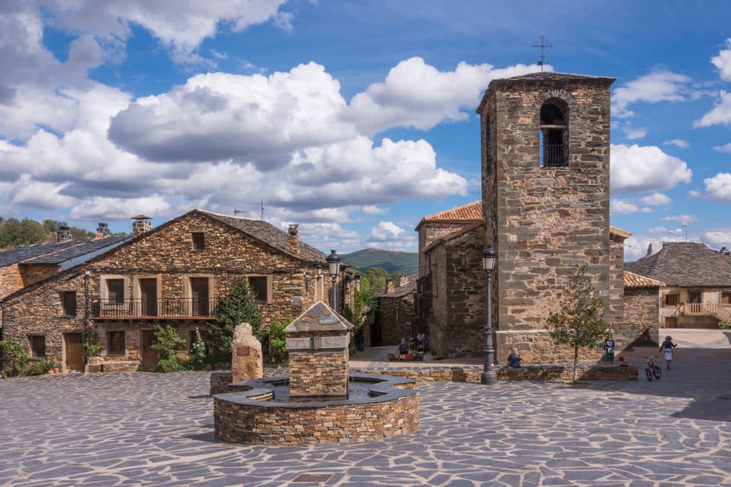 Valverde de los Arroyos, uno de los pueblos negros más bonitos de Guadalajara