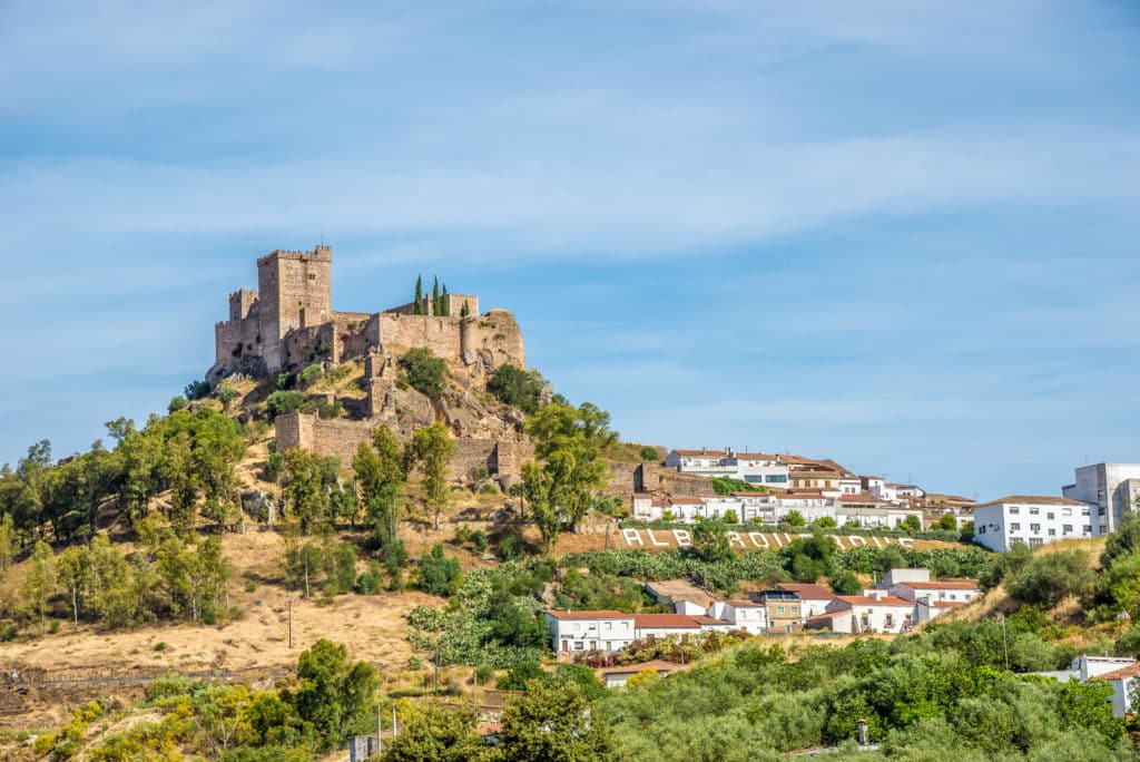 Vista del castillo de Alburquerque