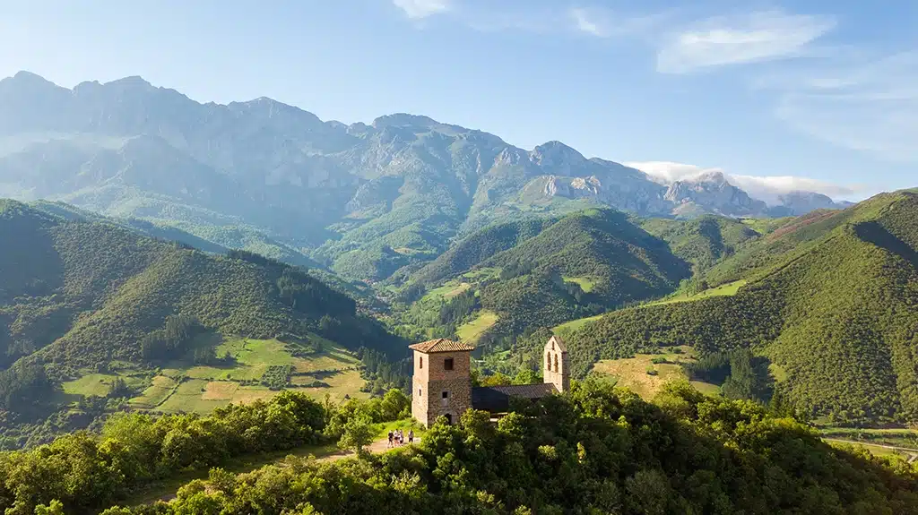 El monasterio de Santo Toribio de Liébana (Cantabria). Por jon chica.