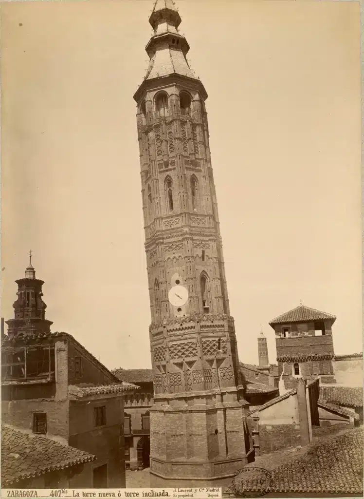 La Torre Nueva de Zaragoza fue una de las torres inclinadas más famosas de España, pero se demolió en 1893.