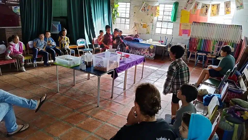 Escuela en un barrio de la periferia de Montevideo (Uruguay). Foto de la parroquia de Arnedo (La Rioja).