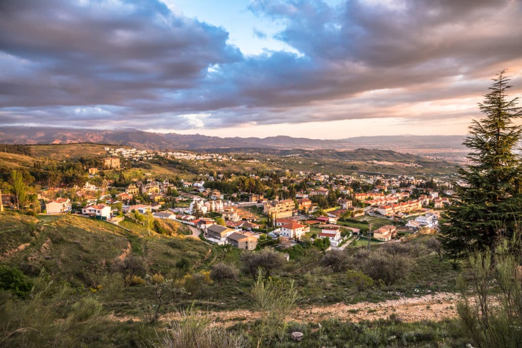 Panorámica de la pequeña población de Alfacar, Granada. Por pacoparra