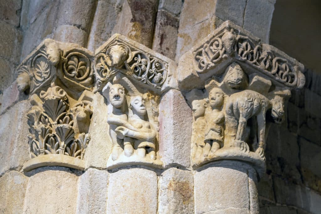 Detalles de los capiteles de la iglesia románica de Santiago el Viejo. Zamora. Por Nandi Estévez