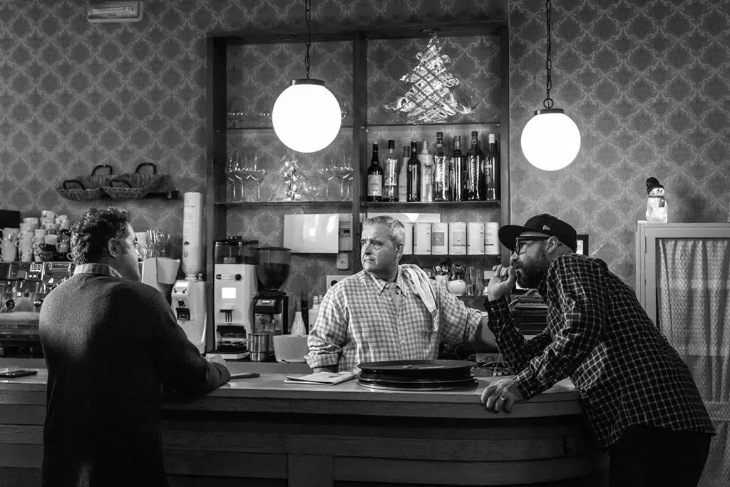 Escena del anuncio de la lotería de Navidad en un bar de Baiona, Por Susana Boix