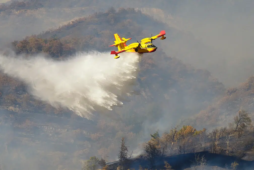 Modelo bombardier antiincendios, que se utilizará en invierno para repartir la nieve en las estaciones de esquí. 