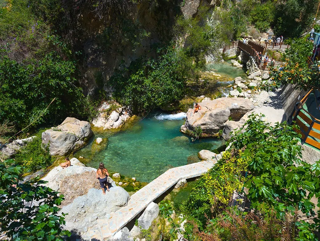 Las fuentes del Algar, un paraje de una belleza sin igual en el interior de Alicante.