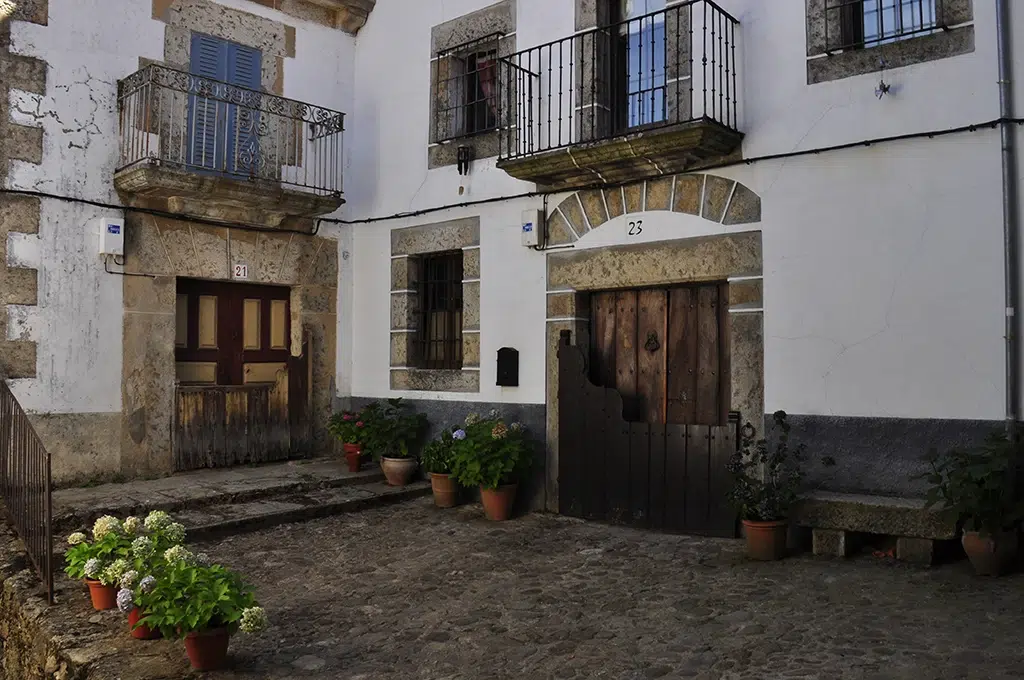 Candelario y sus batipuertas