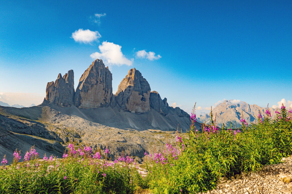 Tres cimas de Lavadero, Los Alpes