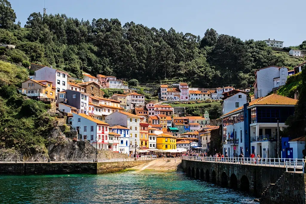 Cudillero (Asturias). Por ImagineStock