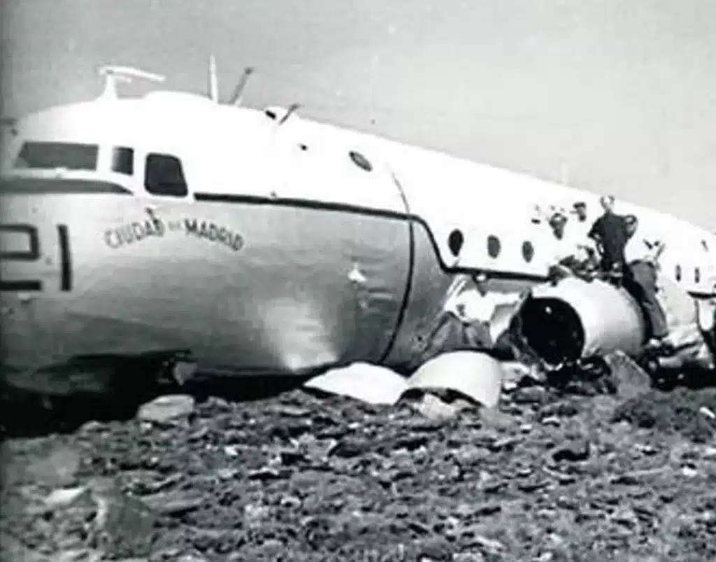 Avión americano estrellado en Sierra Nevada el 8 de marzo de 1960. Foto expuesta en la Casa de la cultura de Jérez del Marquesado