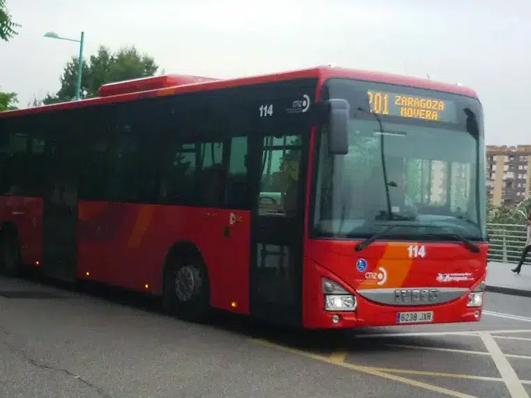 Un autobús en Zaragoza. Por Antonio Vera