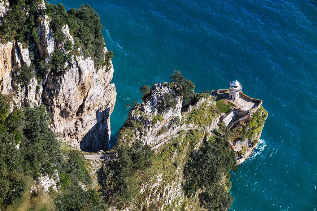 Destinos que visitar en 2025: Faro del Caballo, Santoña